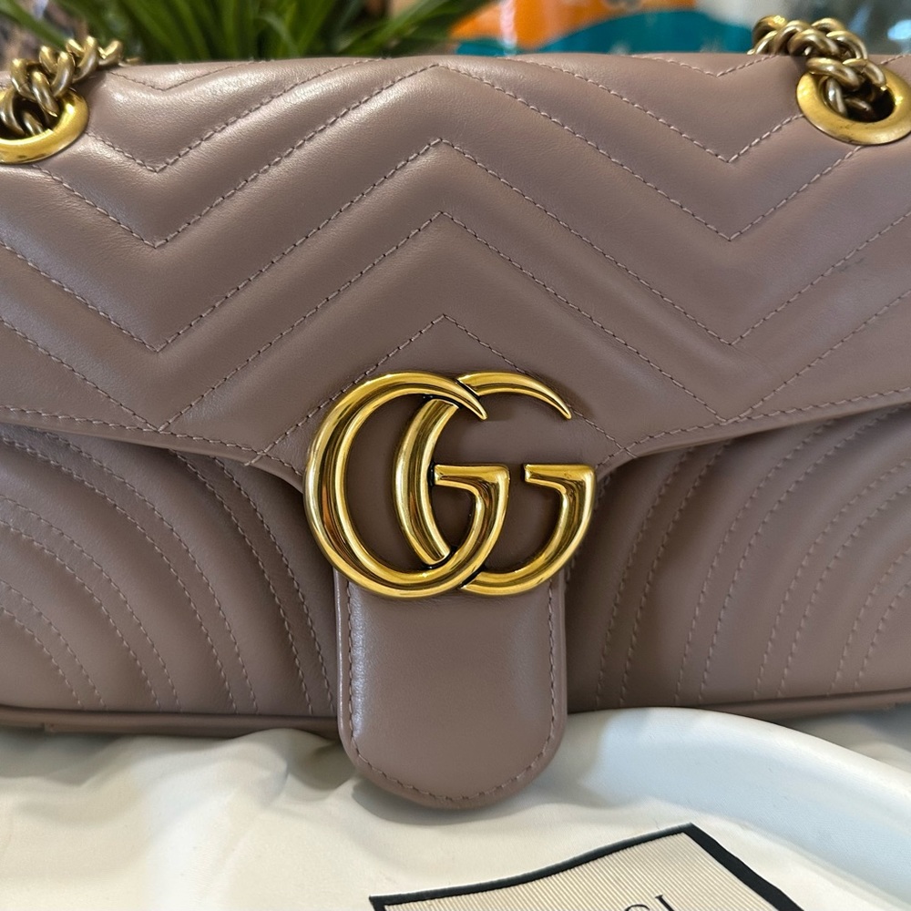 The small GG Marmont chain shoulder bag with Double G hardware.
